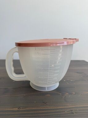 Vintage Tupperware Classic Mix-N-Store Pitcher
Made in Canada